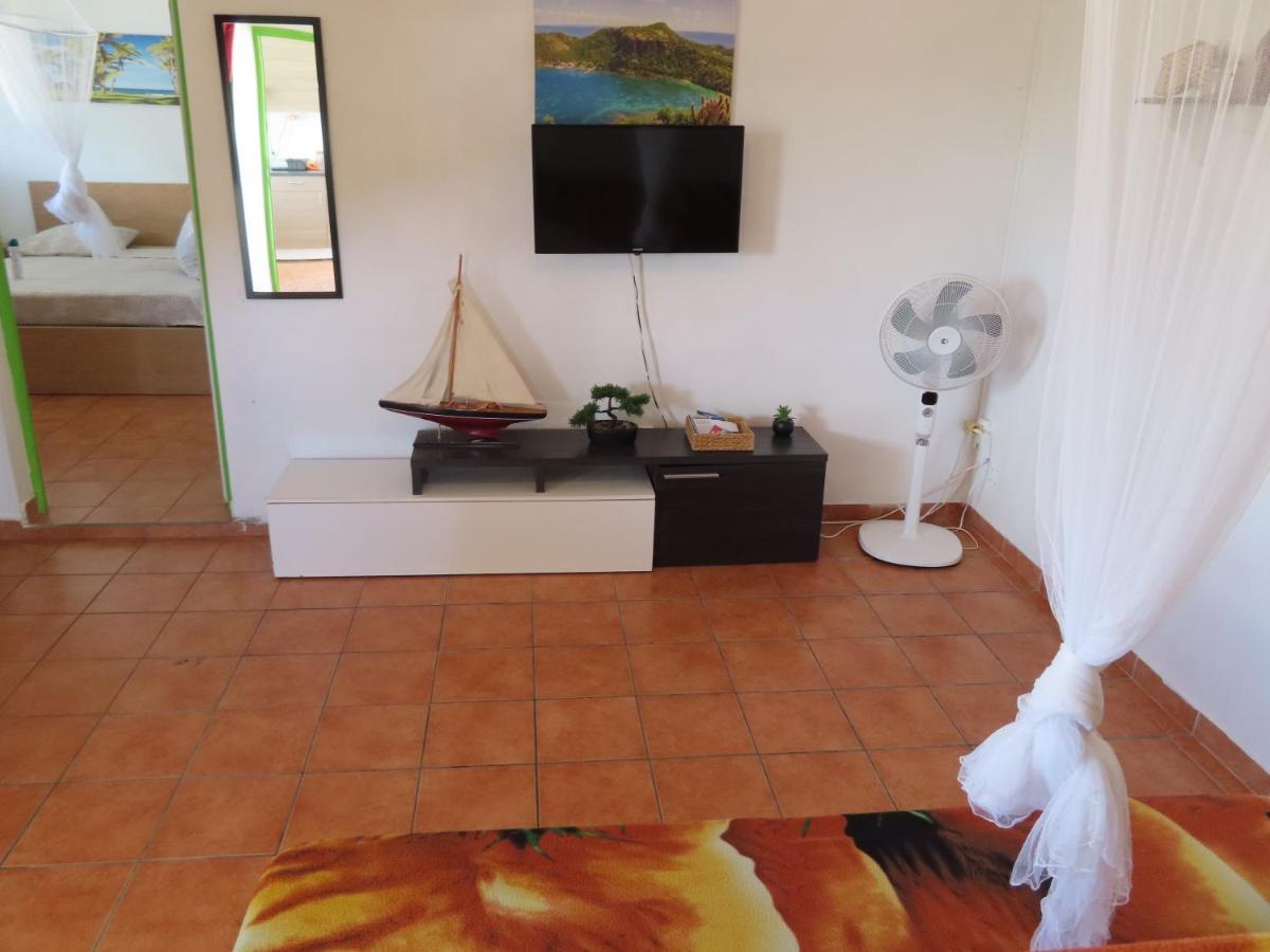 Terre De Bas :L'Ile Merveilleuse מראה חיצוני תמונה